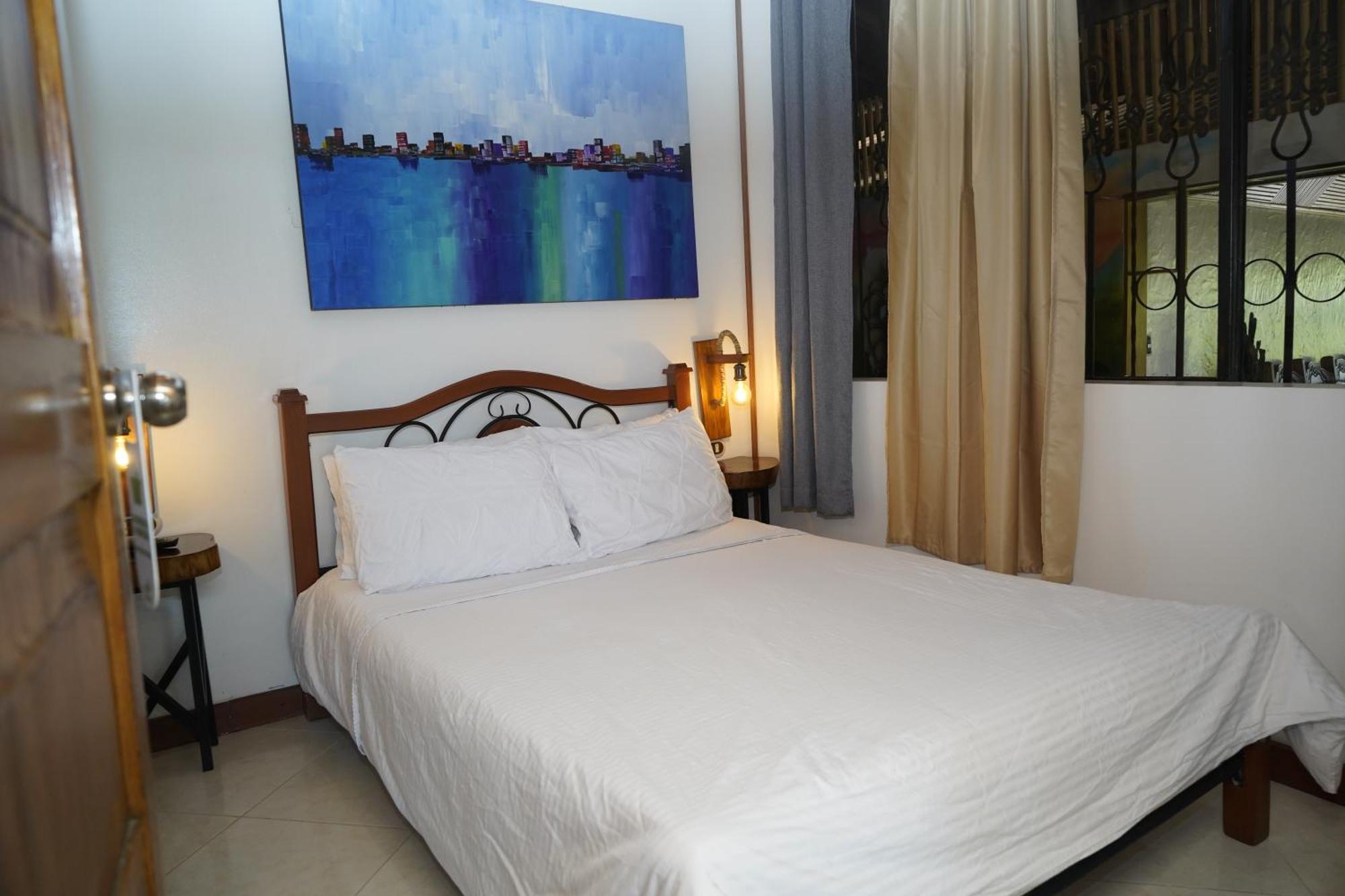 Yerbabuena Hotel *