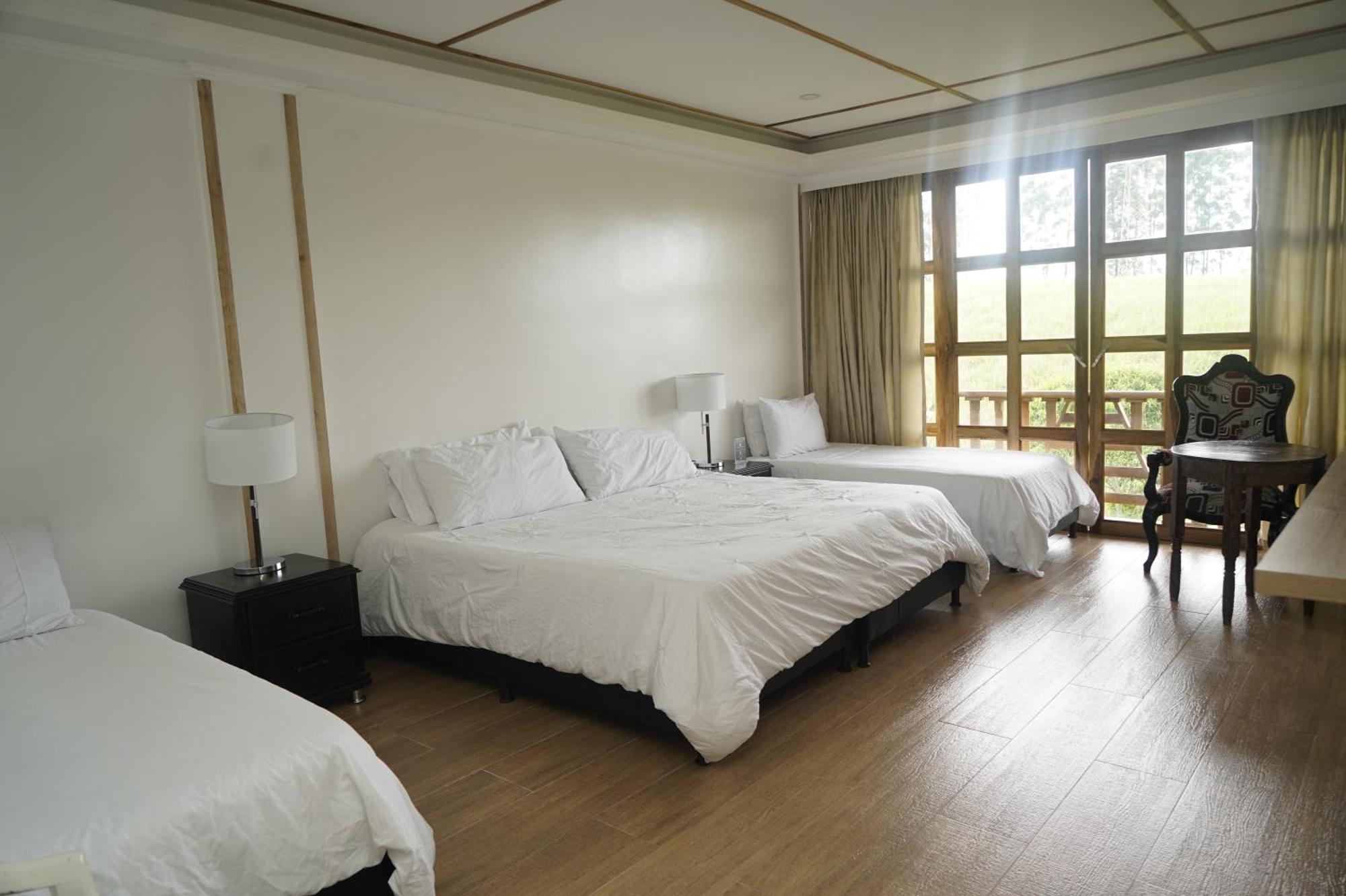 Yerbabuena Hotel *