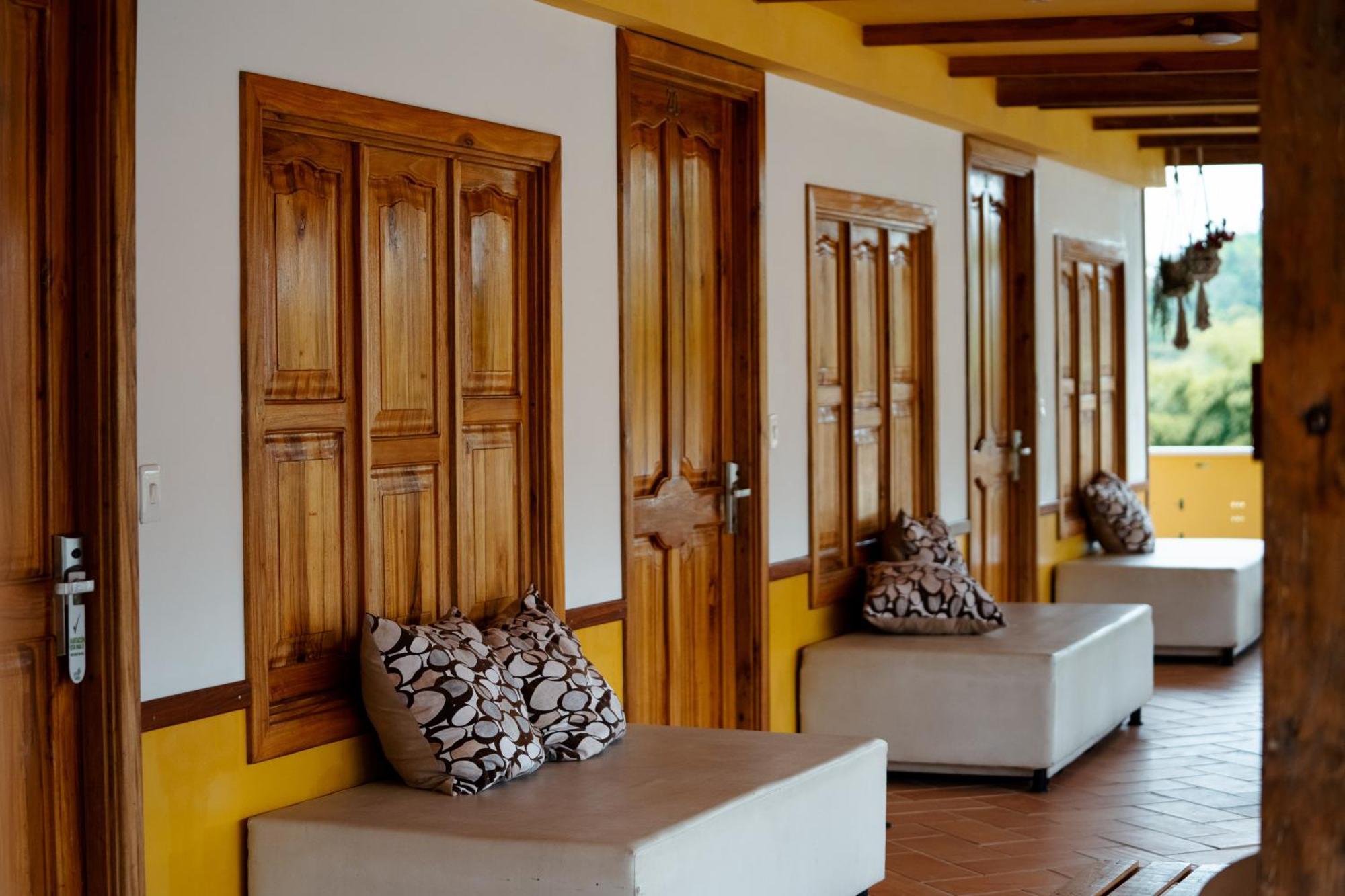 Yerbabuena Hotel Combia