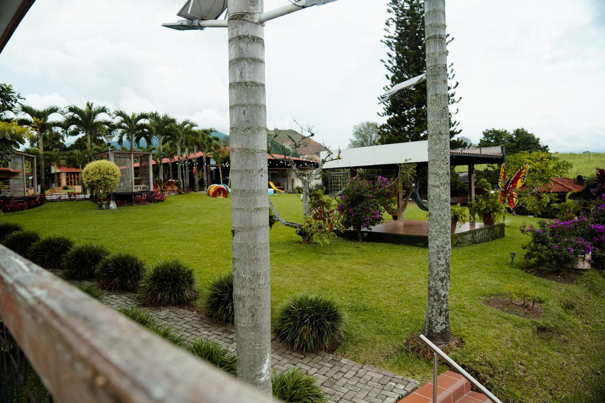 Yerbabuena Hotel Combia